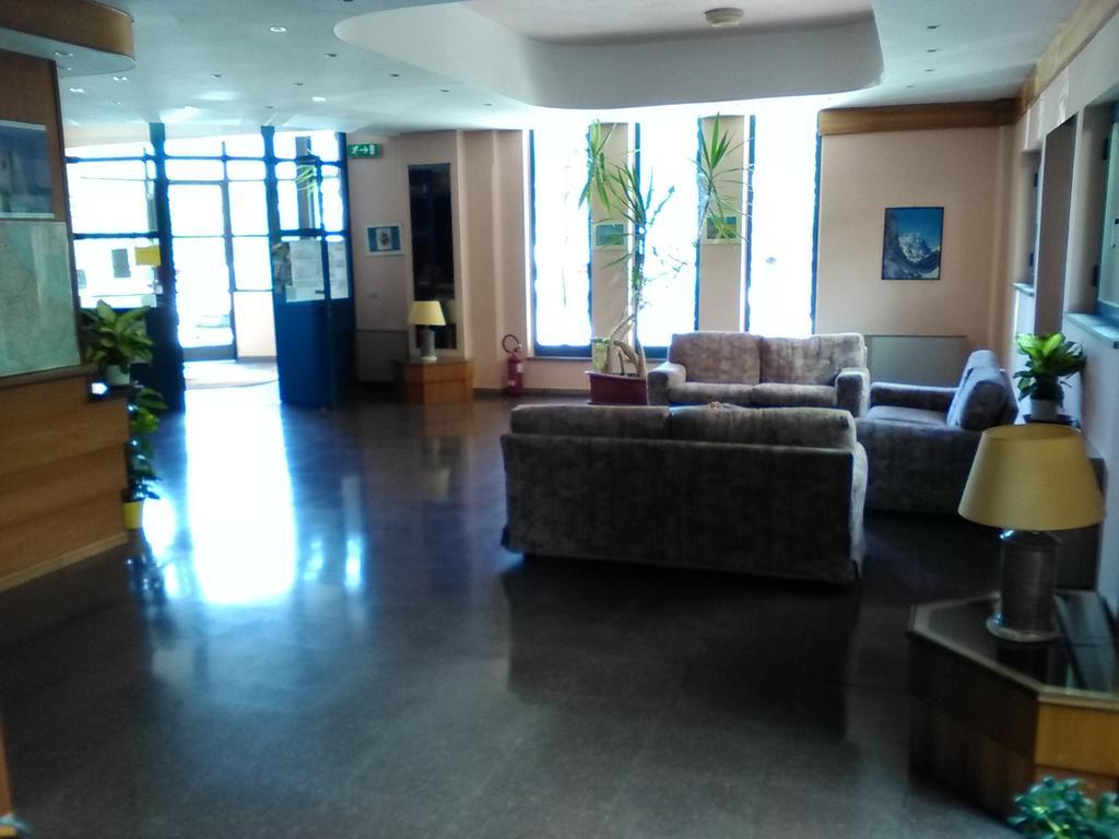 Hotel Cristallo 阿塞尔吉 外观 照片