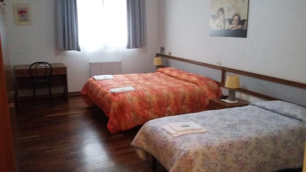 Hotel Cristallo 阿塞尔吉 外观 照片