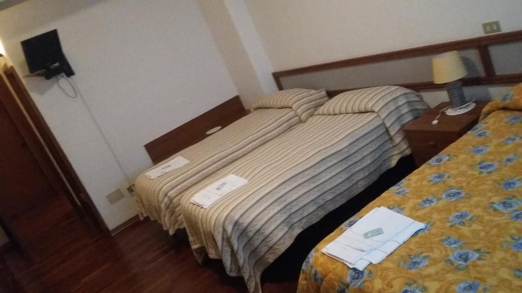 Hotel Cristallo 阿塞尔吉 外观 照片