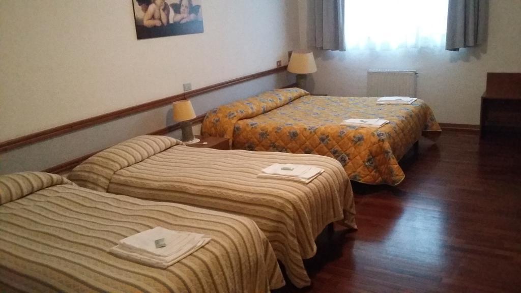 Hotel Cristallo 阿塞尔吉 外观 照片